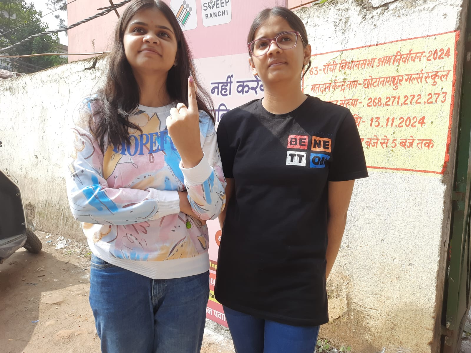 Jharkhand Chunav Updates LIVE: वोट डालने के लिए पुणे से आईं सेजल गुप्ता