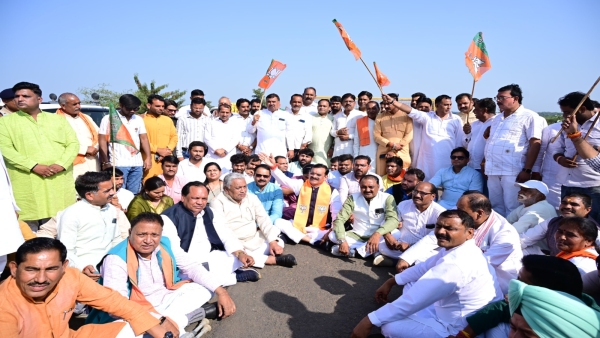 Vijaypur Up Chunav BJP state president Vishnudutt Sharma reached Vijaypur border with the convoy