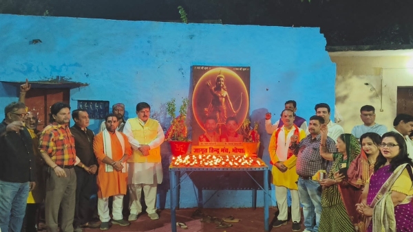 On the occasion of Baikunth Chaturdashi Jagrut Hindu Manch donated a lamp at Shitaldas s garden On the occasion of Baikunth Chaturdashi Jagrut Hindu Manch donated a lamp at Shitaldas s garden