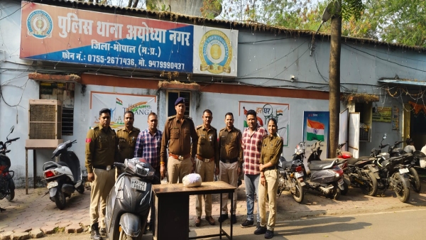 Ayodhyanagar police station arrested ganja smuggler along with goods and Activa vehicle