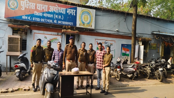 Ayodhyanagar police station arrested ganja smuggler along with goods and Activa vehicle