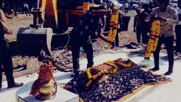 Part of Pahalwan Baba Dargah was removed in Ratlam administration took action