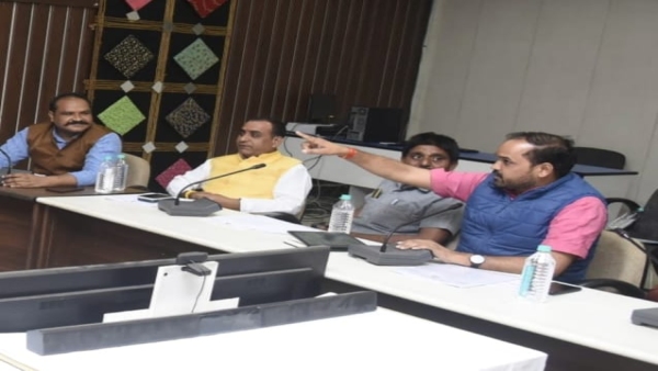 Education Committee meeting in District Panchayat BAC said snake-scorpion mantra