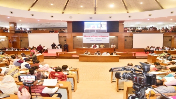 Ruckus in Municipal Corporation meeting questions on premium parking of New Market Pappu Vilas Ruckus in Municipal Corporation meeting questions on premium parking of New Market Pappu Vilas