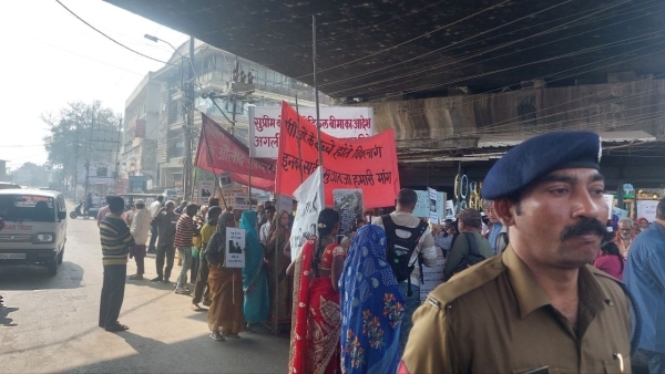 Gas victims protest on 40th anniversary demand compensation of Rs 5 lakh