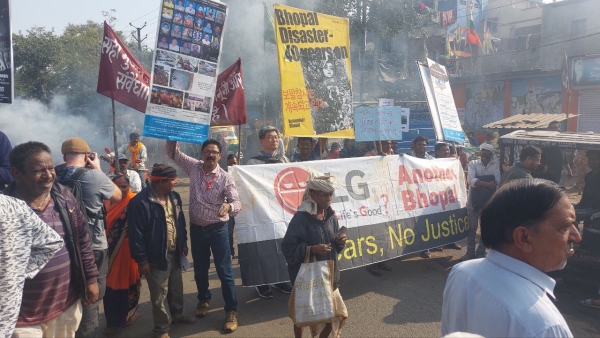 40th anniversary of bhopal gas tragedy victims protest demand compensation of Rs 5 lakh