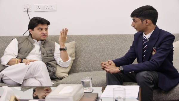 Union Minister Jyotiraditya Scindia met school student Medhansh Trivedi in Delhi Union Minister Jyotiraditya Scindia met school student Medhansh Trivedi in Delhi