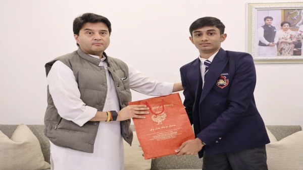 Union Minister Jyotiraditya Scindia met school student Medhansh Trivedi in Delhi Union Minister Jyotiraditya Scindia met school student Medhansh Trivedi in Delhi
