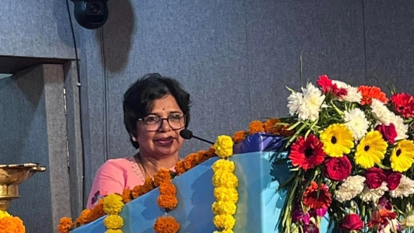 Women Commission Chairperson Vijaya Rahatkar got angry at the public hearing IG-Commissioner Women Commission Chairperson Vijaya Rahatkar got angry at the public hearing IG-Commissioner