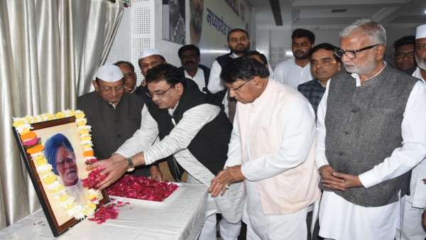 Manmohan Singh The country has lost a great economist and leader Congress leaders remembered