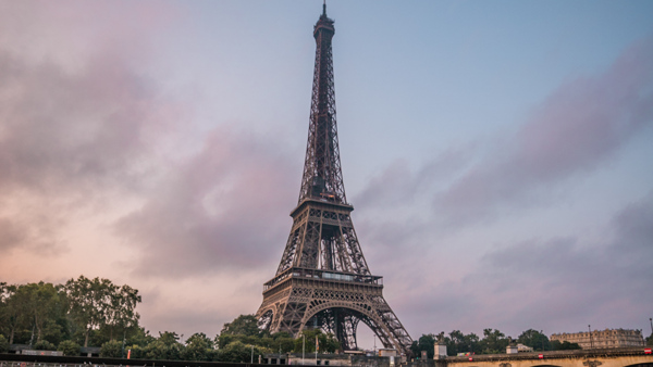 Fire in Aiffel Tower Fire in Aiffel Tower