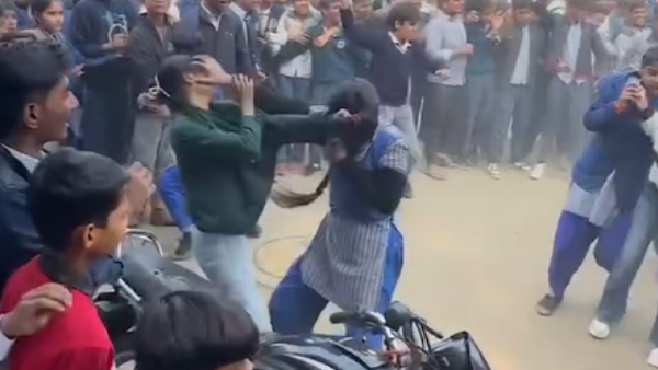Girls Fighting Video Viral