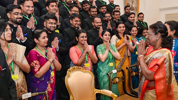 ias officers in rashtrapati bhavan