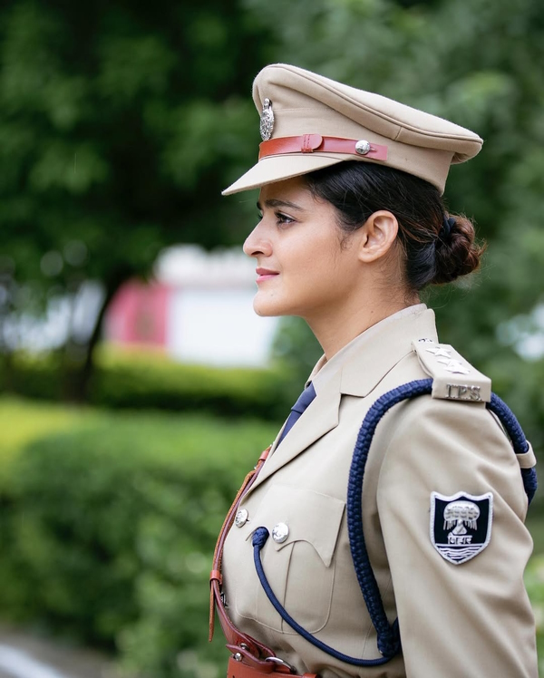 How many IPS officers in India