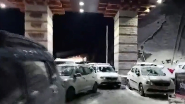 Manali Snowfall Traffic Jam