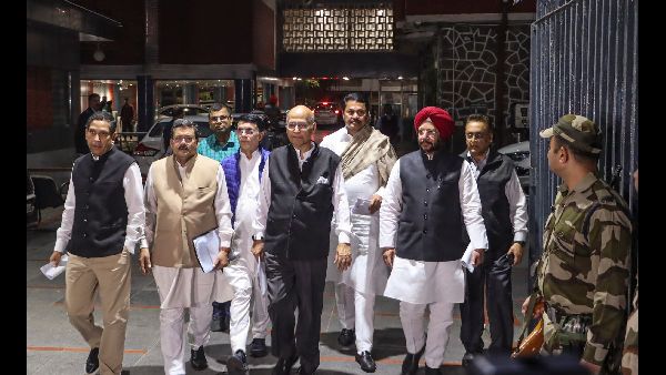 Patole Targets Pawar on Property Issue