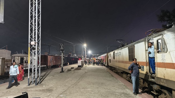 Train Cancellations Due to Double Tracking and Non-Interlocking Work Bihar News In Hindi