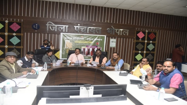 Education Committee meeting in District Panchayat BAC said snake-scorpion mantra