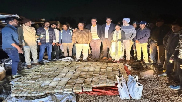 lokayukta Income tax department raid revealed property worth billions 52 kg gold from Mendori