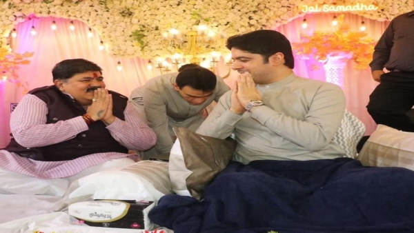 bjp Durgesh Keswani welcomed Sant Narayan Bhajan Sahib who reached Bhopal