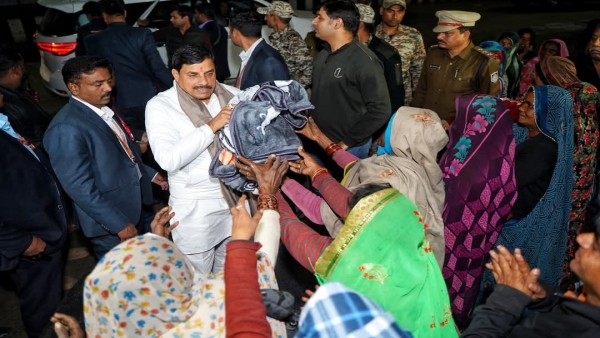 Bhopal News CM Mohan Yadav inspected night shelters distributed blankets to passersby