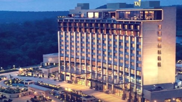 Top 5 places to celebrate New Year 2025 where there will be explosive music and DJ night