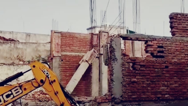 Action to remove encroachment in Makronia sagar Action on 98 illegal constructions