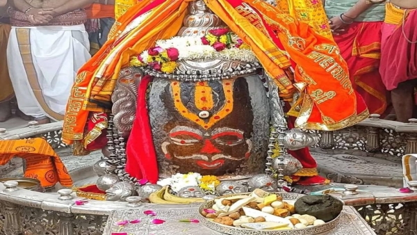 Ban on mobile during Bhasma Aarti in Mahakaleshwar temple of Ujjain Ban on mobile during Bhasma Aarti in Mahakaleshwar temple of Ujjain