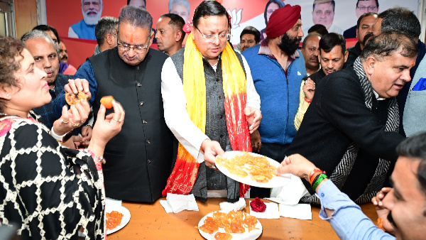 Delhi chunav result 2025 DEHRADUN Celebration CM Dhami jalebi workers guarantee victory PM Modi