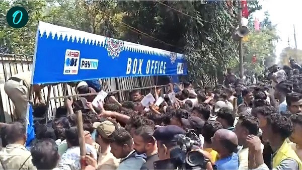 Stampede among fans outside Barabaati Stadium Stampede among fans outside Barabaati Stadium