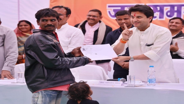 Minister Jyotiraditya Scindia different style public hearing held in Mungawali Application