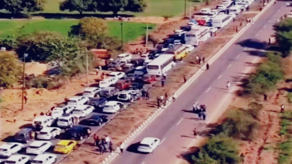 Jam on highways and roads leading to rewa Prayagraj Mahakumbh politics statement of jitu Patwari and Digvijay Singh Jam on highways and roads leading to rewa Prayagraj Mahakumbh politics statement of jitu Patwari and Digvijay Singh