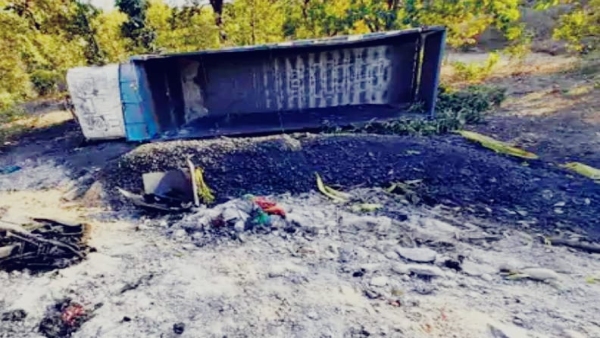 accident in Singrauli 5 buses and 3 trucks of Adani company were burnt incident with policemen