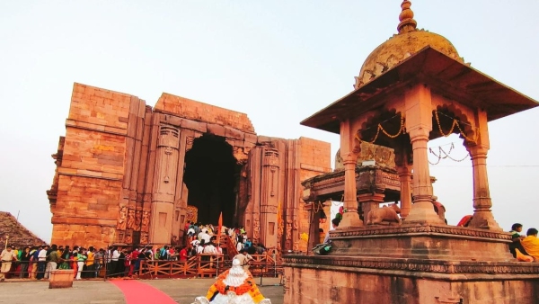Shivraj Singh Chouhan visits Badwale Mahadev Temple on the occasion of Mahashivratri
