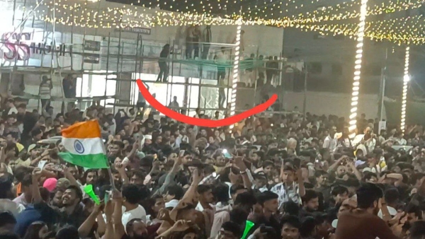 India won watched the match by climbing on the platform in Bhopal fans at Minal Residency India won watched the match by climbing on the platform in Bhopal fans at Minal Residency