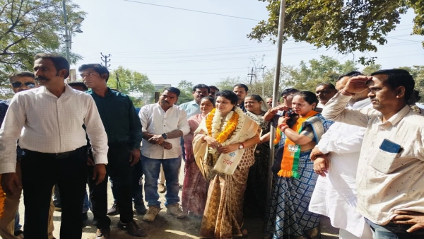 Minister Krishna Gaur gave a gift of lakhs to Ayodhya city for roads CC road will be built till Aredi s culvert