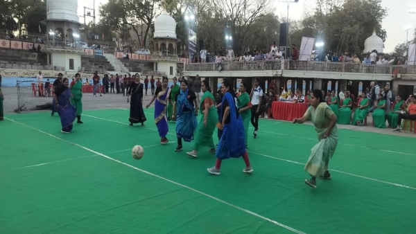 For the first time in Gwalior women played football wearing saree the tournament surprised everyone