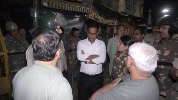 Celebration of Champions Trophy victory in Mahu Indore clash between two groups muslims