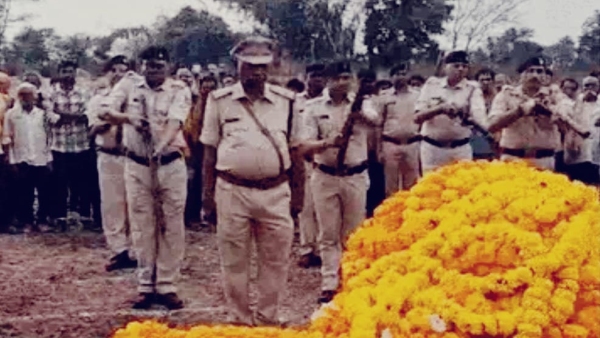 Last rites of ASI martyred in MP Mauganj CM Mohan Yadav said - martyr status 1 crore to the family