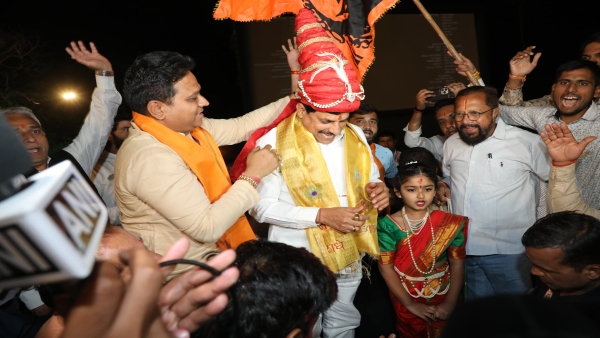 CM Mohan Yadav welcomed with Maratha traditions at the show of the film Chhava in Bhopal ghadge