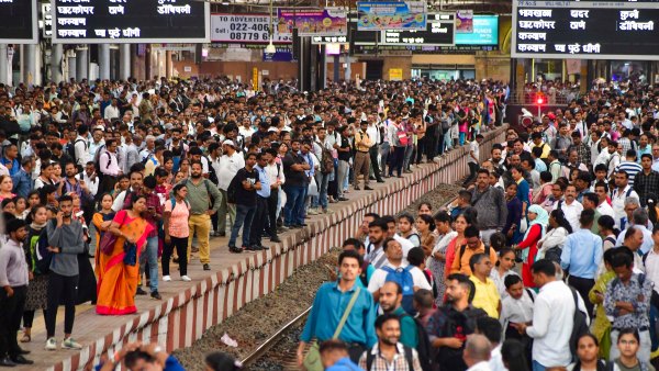 mumbai local train