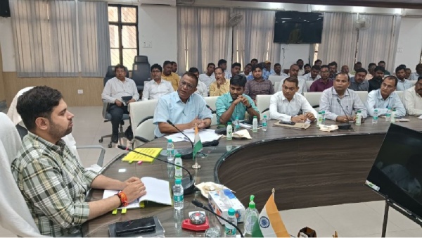 maharajganj dm
