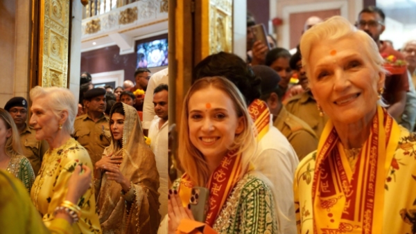 Jacqueline reached Siddhivinayak