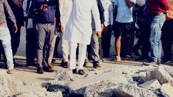 People are troubled due to digging of road in Kokta Bypass Colony Congress leader Ravindra Sahu People are troubled due to digging of road in Kokta Bypass Colony Congress leader Ravindra Sahu