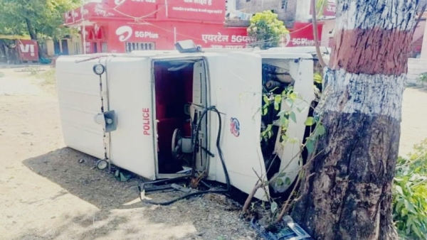 Accident of Minister Shivraj Singh Chauhan convoy in Sehore follow vehicle overturned in mp Accident of Minister Shivraj Singh Chauhan convoy in Sehore follow vehicle overturned in mp