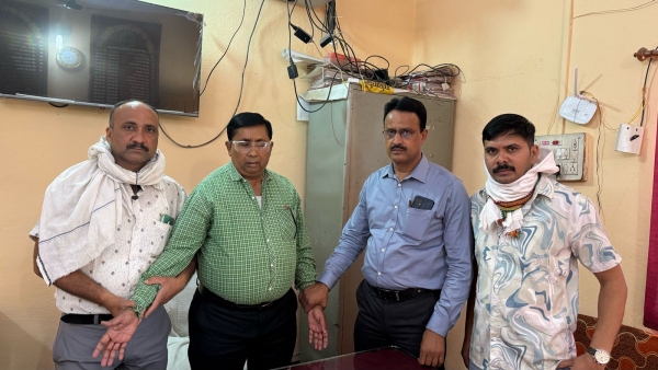 Lokayukta action in Gwalior Revenue inspector caught red handed taking bribe of 30 000 Lokayukta action in Gwalior Revenue inspector caught red handed taking bribe of 30 000
