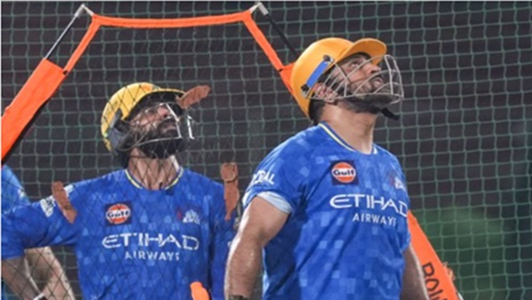 MS Dhoni and R Jadeja MS Dhoni and R Jadeja