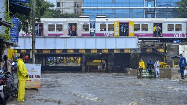Mumbai local train