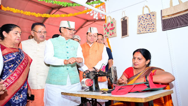 Shivraj Singh Chouhan interacted beneficiaries Lakhpati Didi Yojana farmers told what changes come