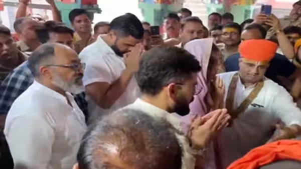 Virat Kohli with his wife Anushka Sharma